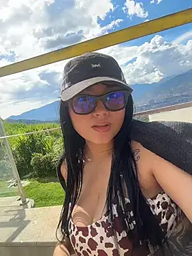 Snapshot of amberhoney02 chatting on November 2025 07:27:02 PM amberhoney02 online show from November 2025 07:27:02 PM