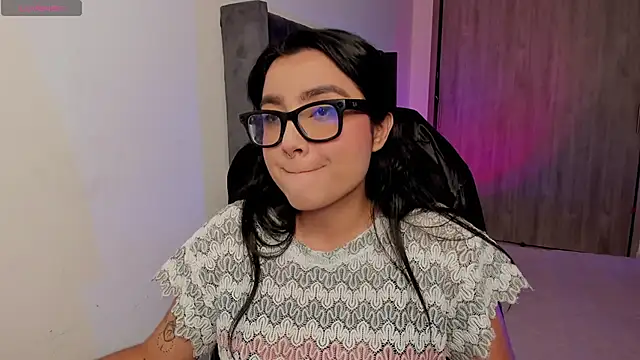 Snapshot of amberhoney02 chatting on November 2025 01:48:02 AM amberhoney02 online show from November 2025 01:48:02 AM