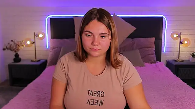 Velvet  Doll online show from October 2025 07:45:01 PM