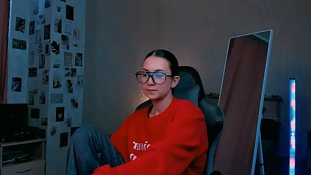 raviolly046 online show from October 2025 01:39:02 PM