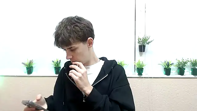 Snapshot of Hoot_Dude_ chatting on November 2025 02:17:02 PM Hoot Dude online show from November 2025 02:17:02 PM