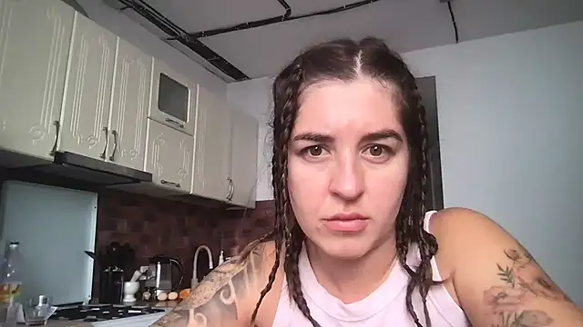 Thayrina online show from October 2025 05:49:02 AM