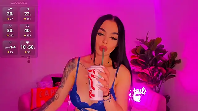 Snapshot of TiaBelle chatting on November 2025 05:24:02 PM TiaBelle online show from November 2025 05:24:02 PM