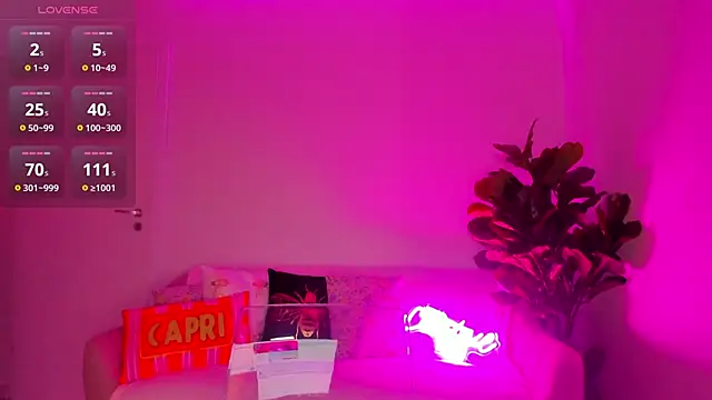 Snapshot of TiaBelle chatting on November 2025 06:18:02 PM TiaBelle online show from November 2025 06:18:02 PM