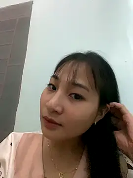 emvy-xinh04 online show from September 2025 04:21:02 PM