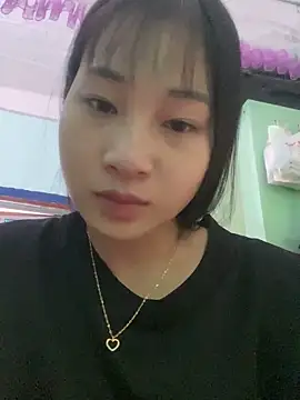 emvy-xinh04 online show from September 2025 03:32:02 AM