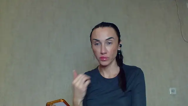 Snapshot of Zariveth chatting on November 2025 09:03:01 PM Zariveth online show from November 2025 09:03:01 PM