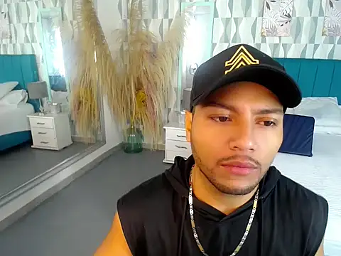 Max Rivers online show from October 2025 12:24:01 PM