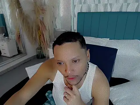 Max Rivers online show from November 2025 07:05:02 PM