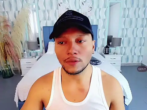 Max Rivers online show from November 2025 07:15:02 PM