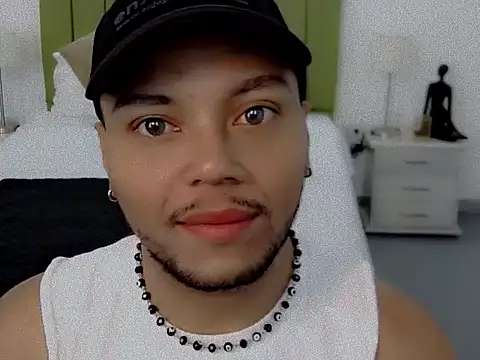 Max Rivers online show from November 2025 12:05:02 PM