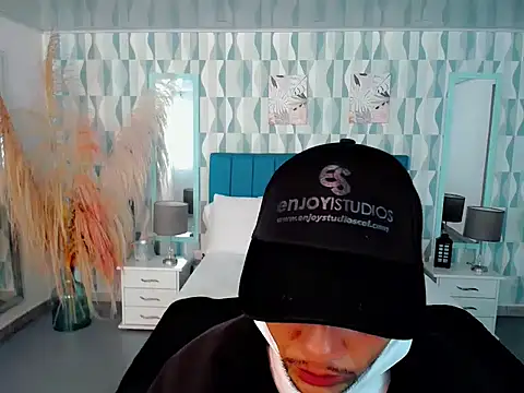 Max Rivers online show from November 2025 12:49:02 PM