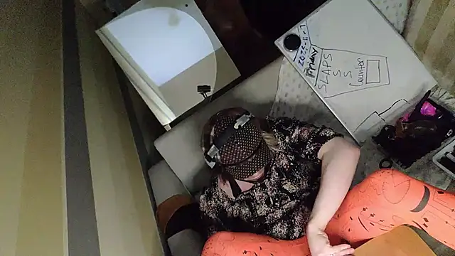 Snapshot of LilithsEve chatting on November 2025 08:20:01 PM LilithsEve online show from November 2025 08:20:01 PM