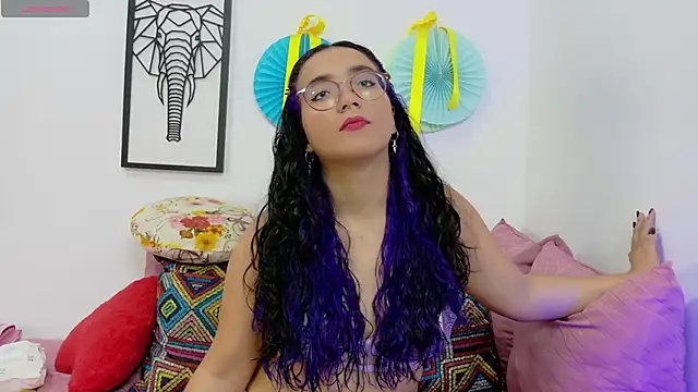 Snapshot of LucyDerby chatting on October 2025 09:56:01 PM LucyDerby online show from October 2025 09:56:01 PM