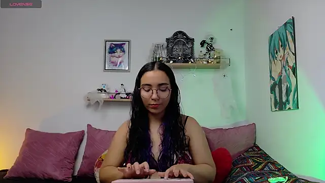 Snapshot of LucyDerby chatting on October 2025 09:06:01 PM LucyDerby online show from October 2025 09:06:01 PM