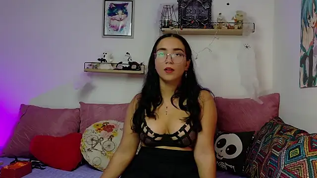 Snapshot of LucyDerby chatting on November 2025 10:32:02 PM LucyDerby online show from November 2025 10:32:02 PM