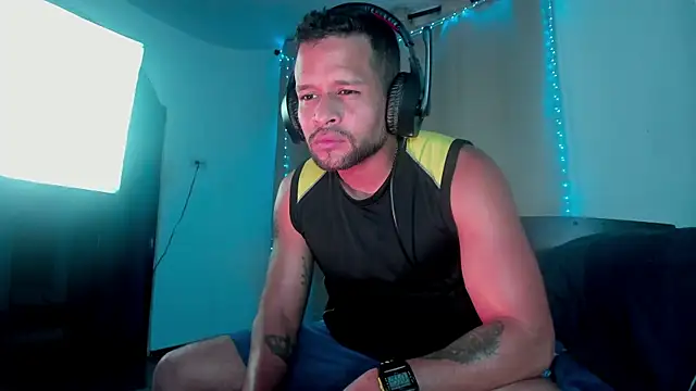 LucasGaeel online show from October 2025 03:57:01 AM