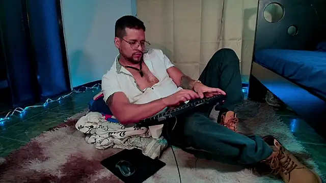 LucasGaeel online show from October 2025 10:29:02 PM