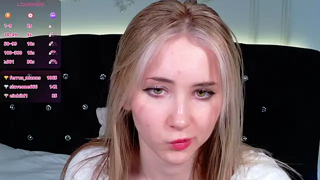 Snapshot of LiraKink chatting on November 2025 09:48:02 AM LiraKink online show from November 2025 09:48:02 AM