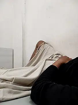 Snapshot of Ilhaamgrey chatting on October 2025 09:18:02 AM Ilhaamgrey online show from October 2025 09:18:02 AM