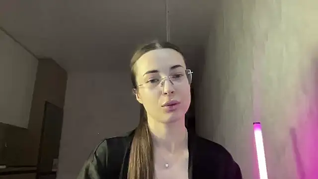 Feynelle online show from October 2025 09:02:02 PM
