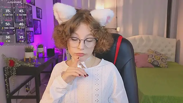 Snapshot of Bubblegum_Babe_ chatting on October 2025 08:21:02 PM Bubblegum Babe online show from October 2025 08:21:02 PM