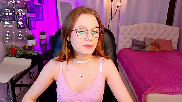 Snapshot of Bubblegum_Babe_ chatting on November 2025 08:11:01 PM Bubblegum Babe online show from November 2025 08:11:01 PM