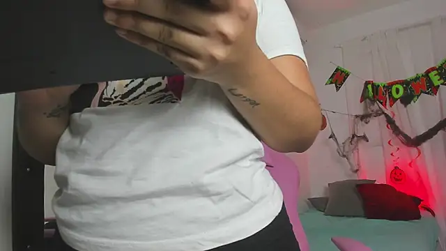 Snapshot of vanelope_smith chatting on October 2025 03:56:02 PM vanelope smith online show from October 2025 03:56:02 PM