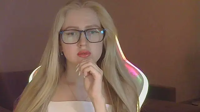Snapshot of Xylenora chatting on October 2025 10:44:01 AM Xylenora online show from October 2025 10:44:01 AM