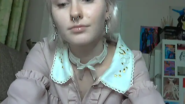 Snapshot of Paradoxy_ chatting on December 2025 09:12:02 PM Paradoxy online show from December 2025 09:12:02 PM