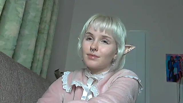 Snapshot of Paradoxy_ chatting on December 2025 07:51:01 PM Paradoxy online show from December 2025 07:51:01 PM