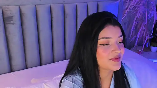 Snapshot of EmmaBlossom chatting on September 2025 07:19:02 PM EmmaBlossom online show from September 2025 07:19:02 PM