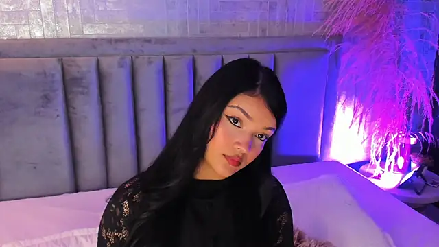 Snapshot of EmmaBlossom chatting on October 2025 06:58:01 PM EmmaBlossom online show from October 2025 06:58:01 PM