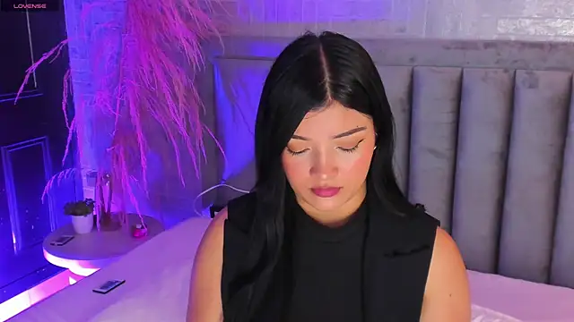 Snapshot of EmmaBlossom chatting on October 2025 07:21:01 PM EmmaBlossom online show from October 2025 07:21:01 PM