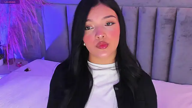 Snapshot of EmmaBlossom chatting on October 2025 07:33:01 PM EmmaBlossom online show from October 2025 07:33:01 PM