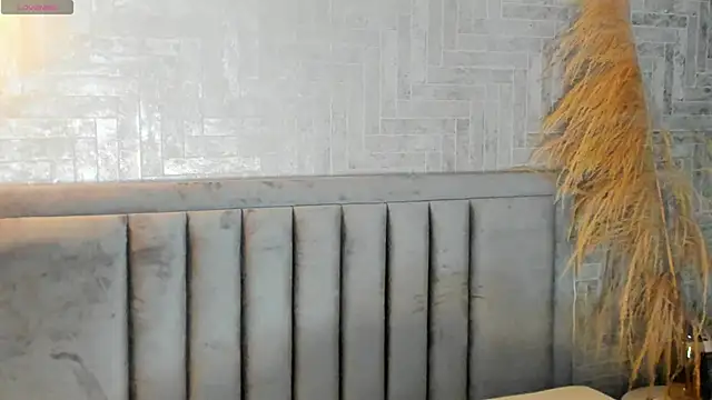 Snapshot of EmmaBlossom chatting on October 2025 07:34:02 PM EmmaBlossom online show from October 2025 07:34:02 PM