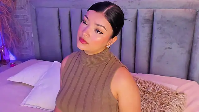 Snapshot of EmmaBlossom chatting on October 2025 06:49:02 PM EmmaBlossom online show from October 2025 06:49:02 PM