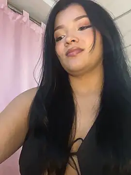 Snapshot of EmmaBlossom chatting on October 2025 12:30:02 AM EmmaBlossom online show from October 2025 12:30:02 AM