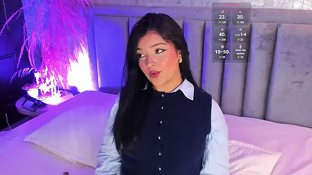 Snapshot of EmmaBlossom chatting on October 2025 07:33:01 PM EmmaBlossom online show from October 2025 07:33:01 PM