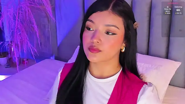 Snapshot of EmmaBlossom chatting on October 2025 06:28:02 PM EmmaBlossom online show from October 2025 06:28:02 PM