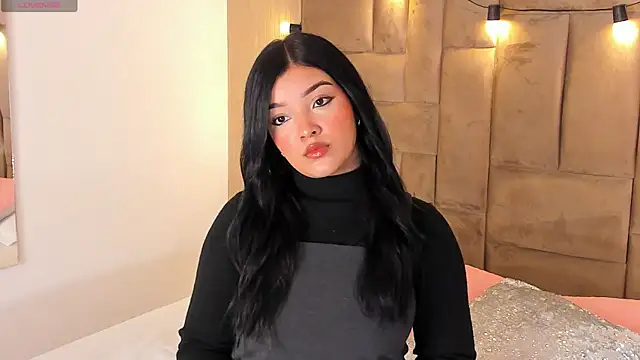 Snapshot of EmmaBlossom chatting on October 2025 07:24:01 PM EmmaBlossom online show from October 2025 07:24:01 PM