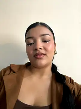 Snapshot of EmmaBlossom chatting on October 2025 06:28:02 PM EmmaBlossom online show from October 2025 06:28:02 PM