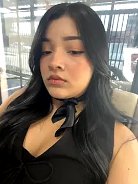 Snapshot of EmmaBlossom chatting on October 2025 06:31:01 PM EmmaBlossom online show from October 2025 06:31:01 PM