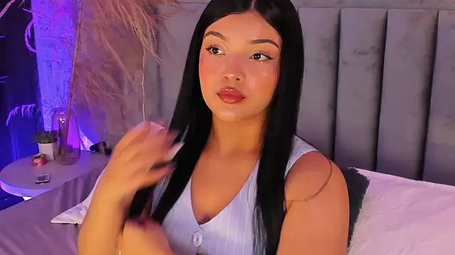 Snapshot of EmmaBlossom chatting on October 2025 08:09:02 PM EmmaBlossom online show from October 2025 08:09:02 PM