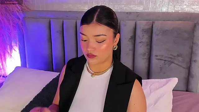 Snapshot of EmmaBlossom chatting on October 2025 03:12:01 PM EmmaBlossom online show from October 2025 03:12:01 PM