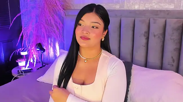 Snapshot of EmmaBlossom chatting on October 2025 07:34:02 PM EmmaBlossom online show from October 2025 07:34:02 PM