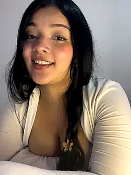 Snapshot of EmmaBlossom chatting on October 2025 03:32:02 AM EmmaBlossom online show from October 2025 03:32:02 AM