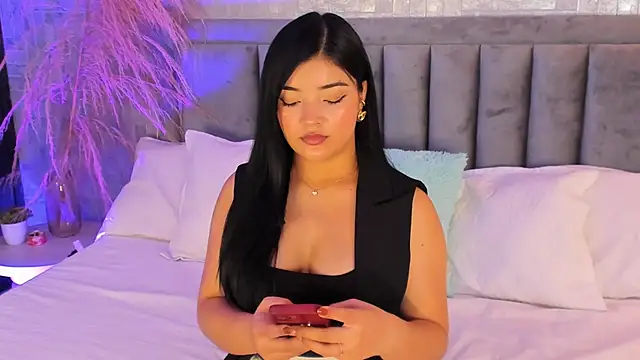 Snapshot of EmmaBlossom chatting on November 2025 07:14:01 PM EmmaBlossom online show from November 2025 07:14:01 PM