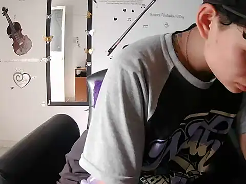 Snapshot of Owen_tomboy chatting on November 2025 02:52:02 PM Owen tomboy online show from November 2025 02:52:02 PM