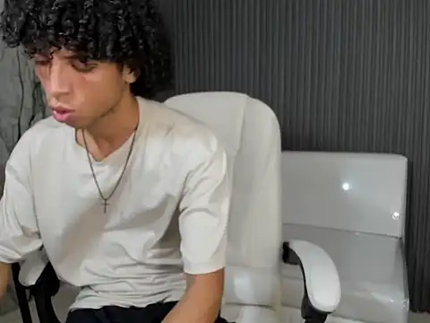 Snapshot of xion_ez chatting on November 2025 08:30:01 PM xion ez online show from November 2025 08:30:01 PM